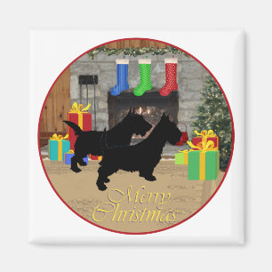Imán Scotties de Navidad junto a la chimenea