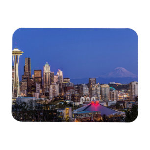 Imán Seattle, centro y Mt. Rainier al anochecer