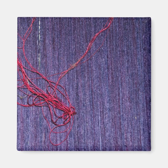 Imán Seda azul tailandesa hecha a mano con hilo rojo (Frente)