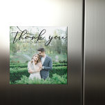 Imán Sencilla y elegante foto de boda gracias<br><div class="desc">Moda sencilla y elegante,  nuestra minimalista colección de bodas de invierno presenta una tipografía cursiva elegante y una fotografía completa de su evento moderno. Gracias a sus invitados con un boda encantador gracias imán con un sencillo guión negro sobre su romántica foto recién casada.</div>