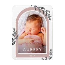 Sencillo arco fotográfico rosa botánico y guión de