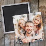 Imán Sencillo marco Moda moderna Festividad familiar<br><div class="desc">El diseño está compuesto por una tipografía moderna de moda con fuentes sans serif y serif. Añade una foto de familia de personalizados,  añade el nombre de la familia y el año.</div>