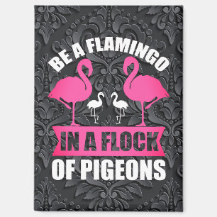 Imán Ser Un Flamenco En Una Bandada De Palomas