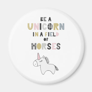 Imán Ser Un Unicornio En Un Campo De Caballos
