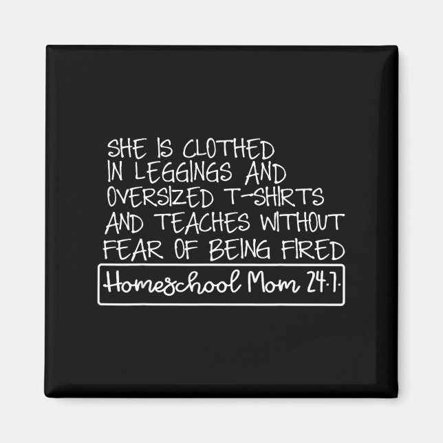 Imán She Is Clothed In Leggings And Oversized Homeschoo (Frente)