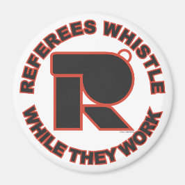 Imán Silbato mientras trabaja