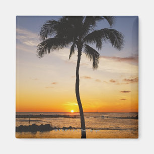 Imán Silueta de una palmera por una puesta del sol