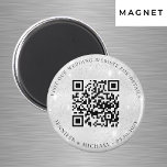 Imán sitio web del boda detalles del código QR plata rs<br><div class="desc">Añade tu url para el sitio web de tu boda. Para información,  detalles,  rsvp en línea. Un fondo falso de aspecto plateado,  texto negro.</div>
