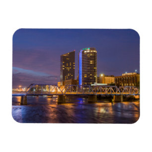 Imán Skyline At Dusk, En El Gran Río