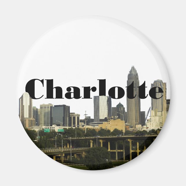 Imán Skyline de Charlotte NC con Charlotte en el cielo (Frente)