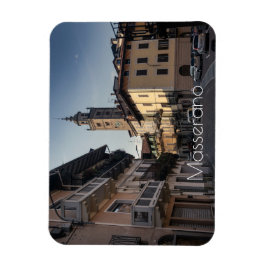 Imán Skyline de la noche de Masserano, Biella, Italia