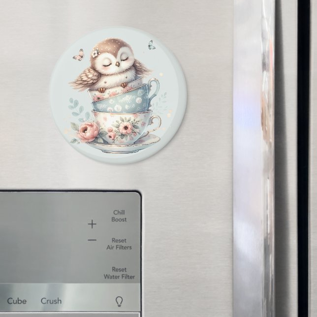 Imán Sleeping Owl in Stacked Floral Teacups (In situ (nevera))