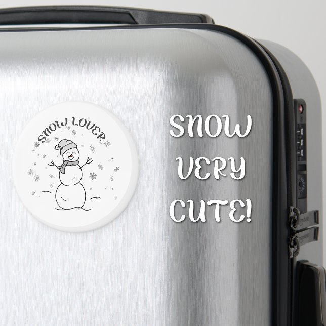 Imán Snow Lover Cute Snowman Fridge Magnet              (Fridge magnet with a grayscale illustration of a happy snowman, snowflakes, and SNOW LOVER text.)