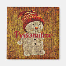 Snowman en el bello invierno rústico