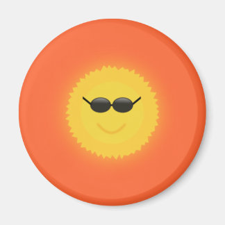 Imán Sol Guay con gafas de sol en un día fresco y solea