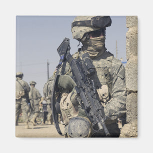 Imán Soldado armado con un MK-48