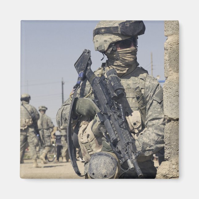 Imán Soldado armado con un MK-48 (Frente)