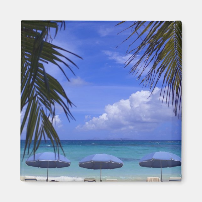 Imán sombrillas en la playa, St. Maarten, Caribe (Frente)