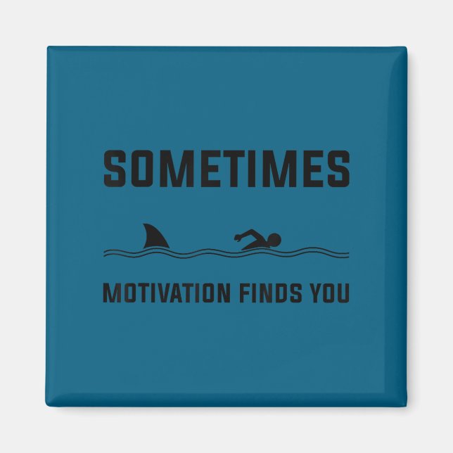 Imán Sometimes Motivation Finds You Swimming Shark Moti (Frente)