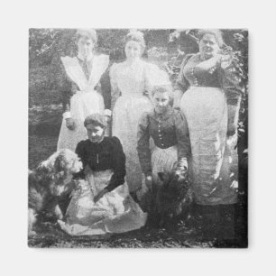 Imán Sophia Farrell y criadas, 1899