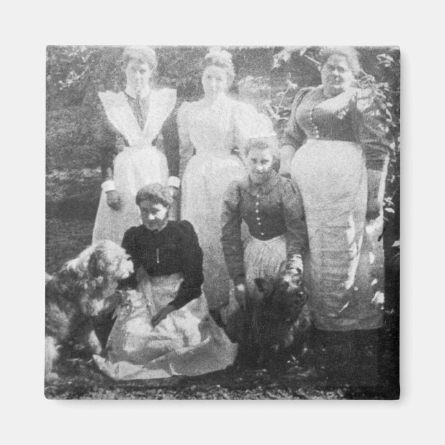 Imán Sophia Farrell y las sirvientas, 1899 (Frente)
