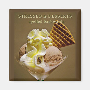 Imán STRESSED es POSTRES deletreados al revés