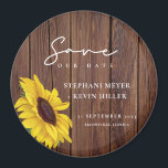 Imán Sunflower, Boda De Madera Rústica, Salva La Fecha<br><div class="desc">Sencillo y elegantemente rústico son las palabras que usaría para describir este imán "Salven la fecha"... con un solo girasol, sobre un diseño rústico de madera, rodeado por una elegante caligrafía de escritura. Este diseño único de moda boho es una forma divertida de anunciar tu compromiso y prepara el escenario...</div>
