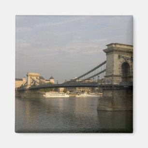 Imán Szechenyi lanchid (puente de cadena de Szechenyi),