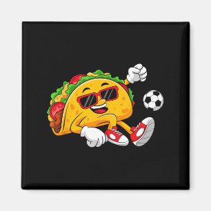 Imán Taco jugando fútbol mexicano cinco de mayo sombrer