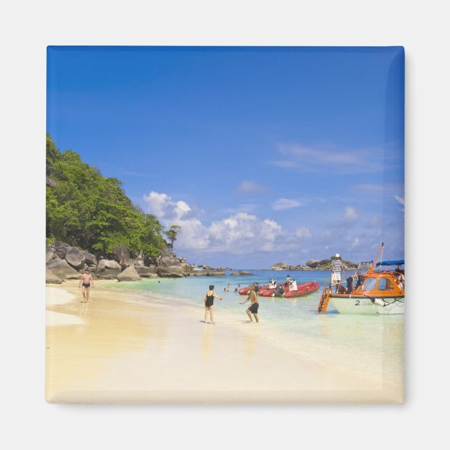 Imán Tailandia, Mar de Andamán. Pasajeros en tierra en (Frente)
