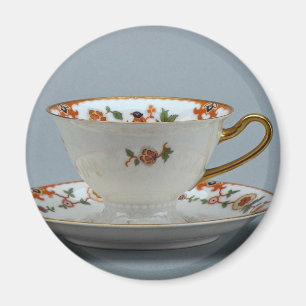 Imán Taza y platillo con las flores coloridas en él