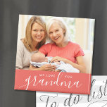 Imán Te queremos foto de la abuela.<br><div class="desc">Imanes impresos a personalizado a precios asequibles personalizados con sus fotos y texto. Agrega una foto especial con tu madre o abuela para el Día de la Madre. El texto dice "Te queremos abuela" o lo personalizar con tu propio mensaje. Utilice las herramientas de diseño para añadir más fotos, cambiar...</div>