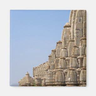 Imán Templo de Jain en el Fuerte de Chittorgarh, India
