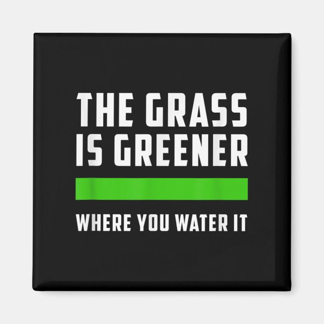 Imán The Gr Is Greener Where You Water It, Motivational (Frente)