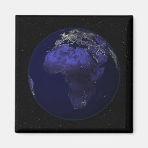 Imán Tierra llena en la noche que muestra África y
