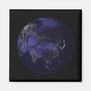 Imán Tierra llena en la noche que muestra luces de la