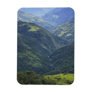 Imán Tierras de cultivo y bosque del Himalaya en el val