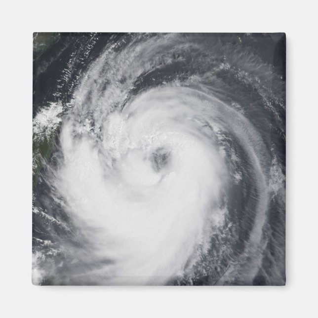 Imán Tifón Chaba en el Océano Pacífico occidental (Frente)