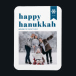 Imán Tipografía Azul Copas de nieve Foto Feliz Hanukkah<br><div class="desc">¡Feliz Hanukkah! | Envíe sus deseos de vacaciones con este imán fotográfico de personalizable Hanukkah. Presenta tipografía audaz de retro azul y acentos de copos de nieve. Personalice agregando nombres,  año y foto. Esta foto festiva del imán Happy Hanukkah está disponible en varios colores y cardstock.</div>