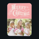 Imán Tipografía occidental rosa Fotos navideñas<br><div class="desc">¡Traiga un toque de alegría navideña a su casa con nuestro imán de Navidades fotográficos de Personalizable! Perfecto para mostrar recuerdos preciados, este imán te permite personalizarlo con tu foto festiva favorita, haciéndolo un complemento único a tu decoración de vacaciones. Este imán de Navidades fotográficos presenta tipografía occidental. Personalice agregando...</div>