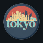 Imán Tokyo Japan City Skyline Retro Travel Art<br><div class="desc">Diseño de ciudad de estilo vintage y retro con un hermoso paisaje, atracción turística y arte de paisajes urbanos. rascacielos Guay y artículos de ilustracion de silueta de construcción para turistas y viajeros. Perfecto como recuerdo para volver a casa cuando viaja por todo el mundo. Guarde la memoria de sus...</div>