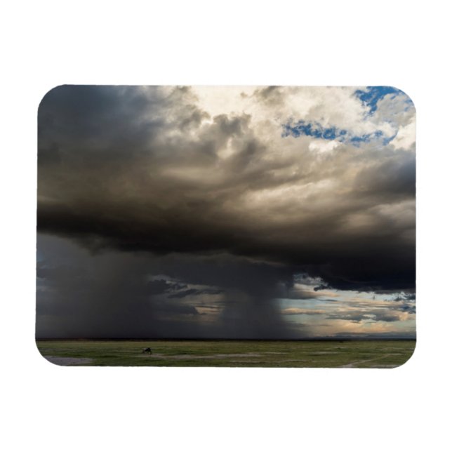 Imán Tormenta formándose sobre las laderas cercanas del (Horizontal)