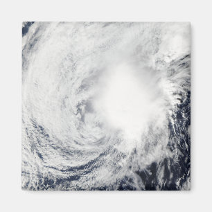 Imán Tormenta tropical Nida al sudeste de Kadena