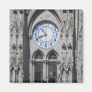 Imán Torres del reloj en la Basílica Nacional, Ecuador