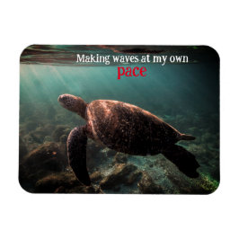 Imán Tortuga marina verde nadando bajo el agua