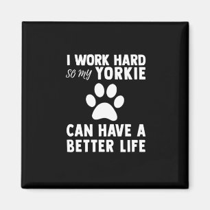 Imán Trabajo difícilmente así que mi pata de Yorkie