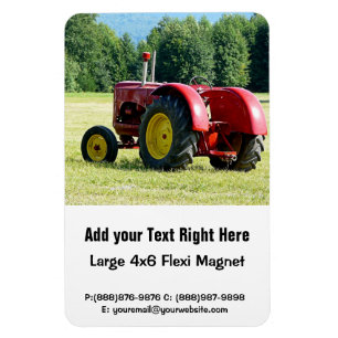 Imán Tractor rojo y amarillo antiguo en campo