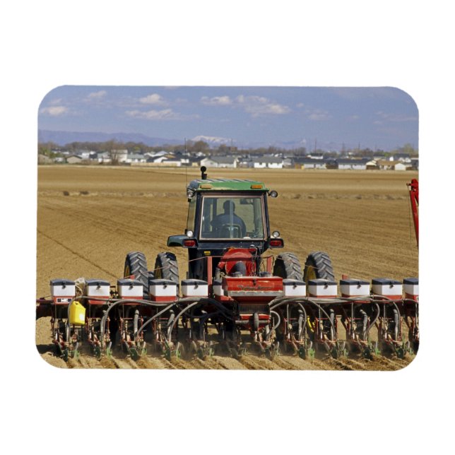 Imán Tractor tirando una sembradora de maíz para semill (Horizontal)
