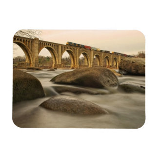Imán Tren sobre el río James