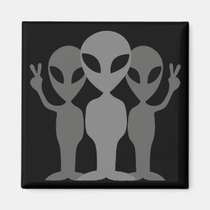 Imán Tres extranjeros de espacio grises